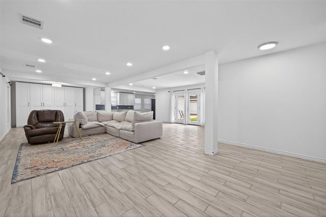 11107 Cedarhurst Drive, Houston, TX 77096