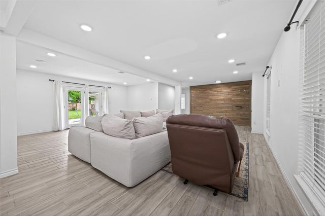 11107 Cedarhurst Drive, Houston, TX 77096