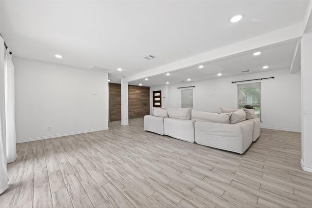 11107 Cedarhurst Drive, Houston, TX 77096