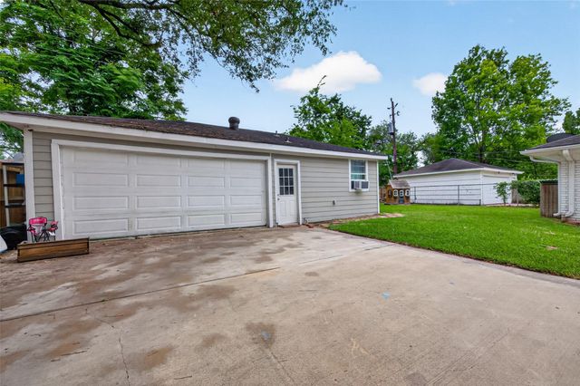 11107 Cedarhurst Drive, Houston, TX 77096