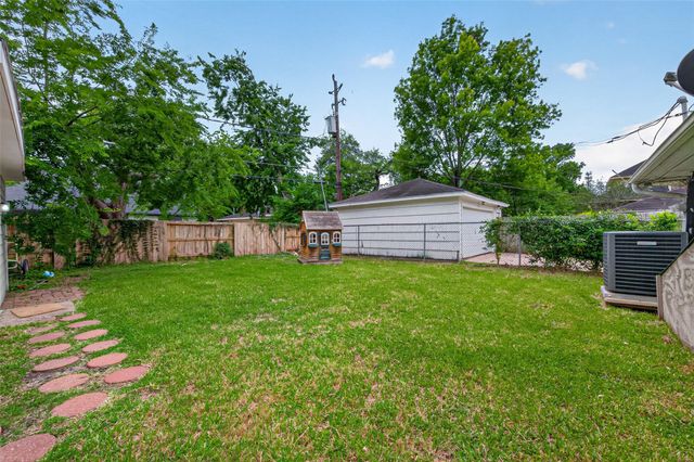 11107 Cedarhurst Drive, Houston, TX 77096