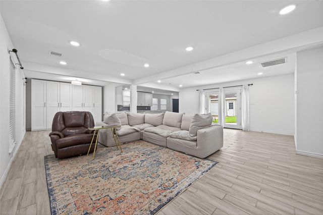 11107 Cedarhurst Drive, Houston, TX 77096