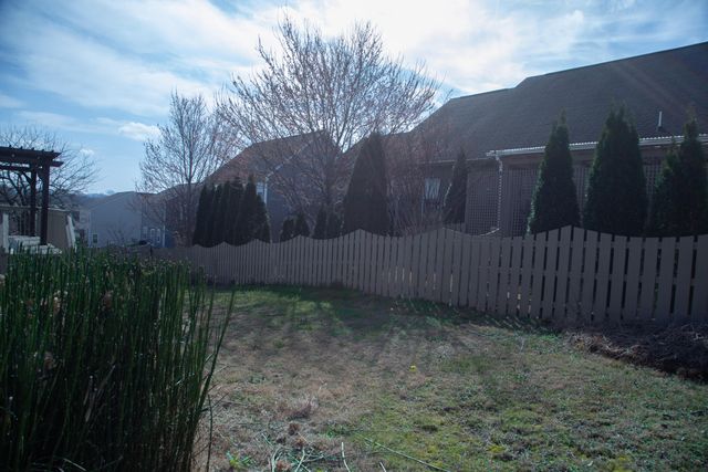 565 Lakeshore Cove Drive, Fort Oglethorpe, GA 30742