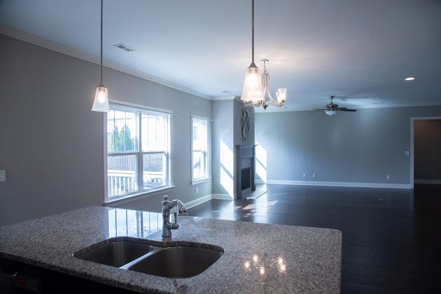 565 Lakeshore Cove Drive, Fort Oglethorpe, GA 30742