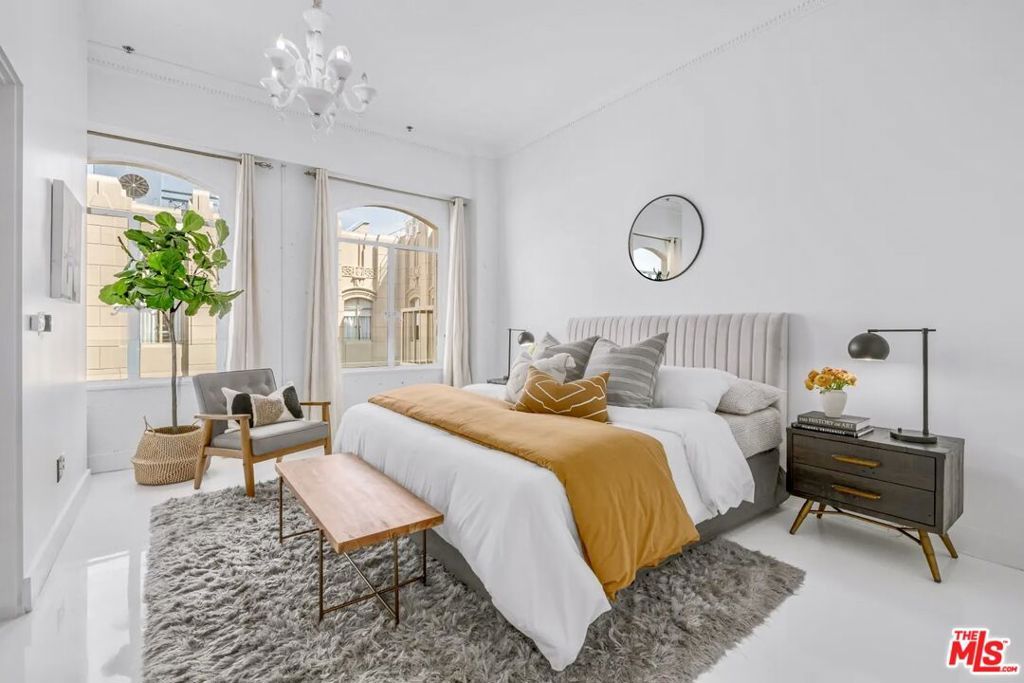 Image 13 of property listing at 6253 Hollywood Boulevard 1202, Los Angeles, CA 90028
