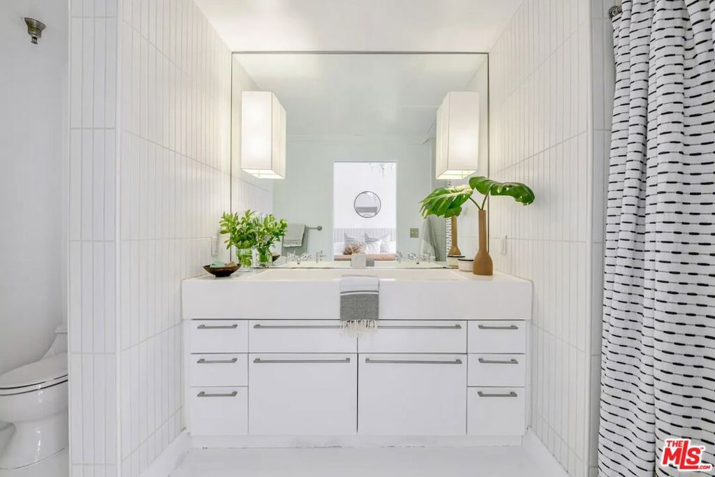 Image 15 of property listing at 6253 Hollywood Boulevard 1202, Los Angeles, CA 90028