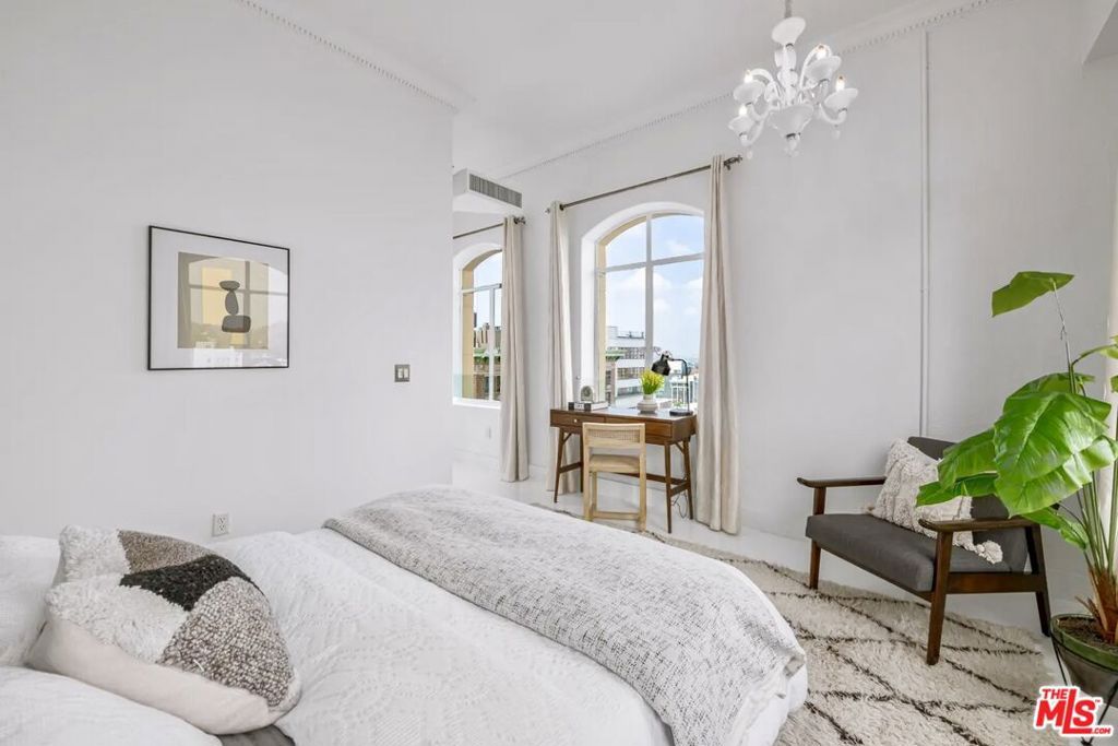 Image 18 of property listing at 6253 Hollywood Boulevard 1202, Los Angeles, CA 90028
