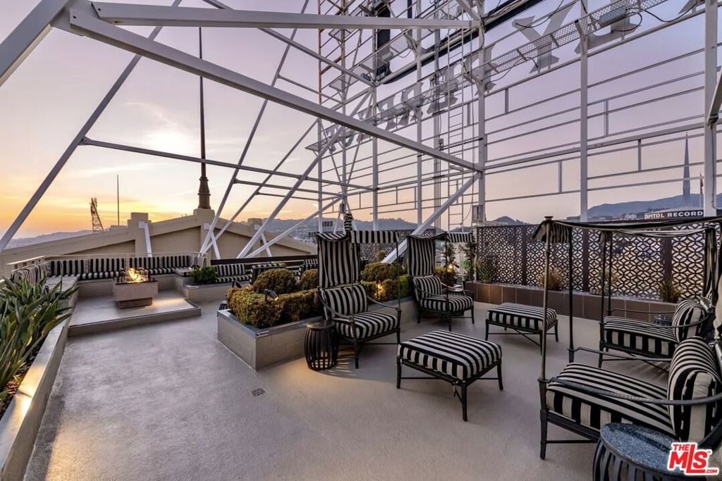 Image 24 of property listing at 6253 Hollywood Boulevard 1202, Los Angeles, CA 90028