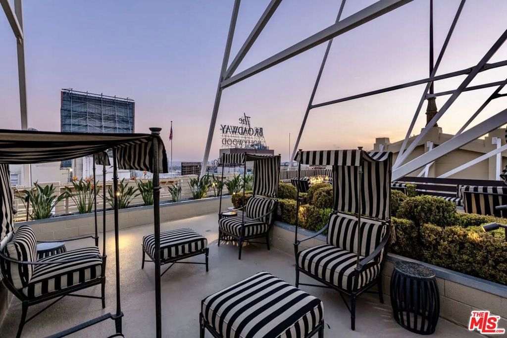 Image 25 of property listing at 6253 Hollywood Boulevard 1202, Los Angeles, CA 90028