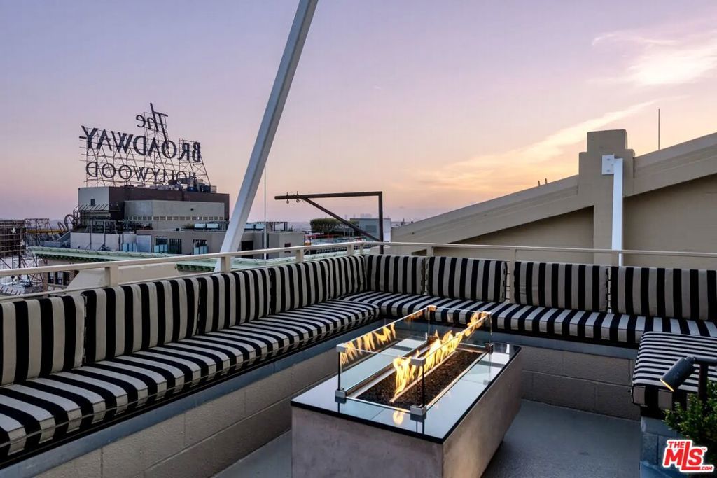 Image 26 of property listing at 6253 Hollywood Boulevard 1202, Los Angeles, CA 90028