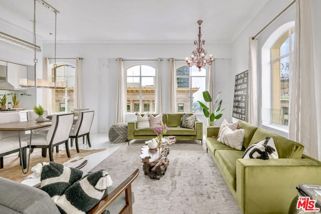 Image 6 of property listing at 6253 Hollywood Boulevard 1202, Los Angeles, CA 90028