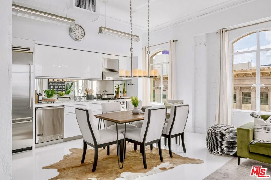 Image 8 of property listing at 6253 Hollywood Boulevard 1202, Los Angeles, CA 90028