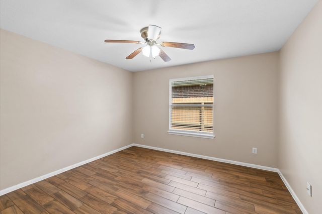 227 Mammoth Springs Lane, Dickinson, TX 77539