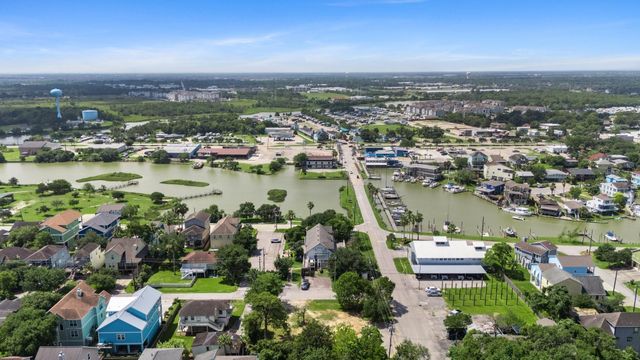 715 Clear Lake Road, Clear Lake Shores, TX 77565