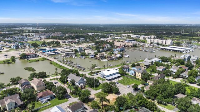 715 Clear Lake Road, Clear Lake Shores, TX 77565