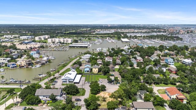 715 Clear Lake Road, Clear Lake Shores, TX 77565