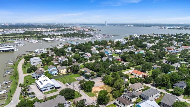 715 Clear Lake Road, Clear Lake Shores, TX 77565
