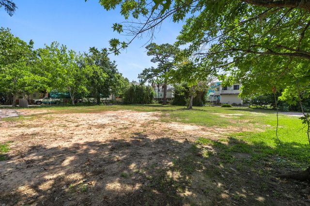 715 Clear Lake Road, Clear Lake Shores, TX 77565