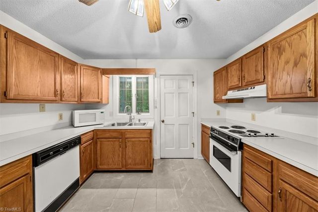7501 Oak Valley Lane, Browns Summit, NC 27214