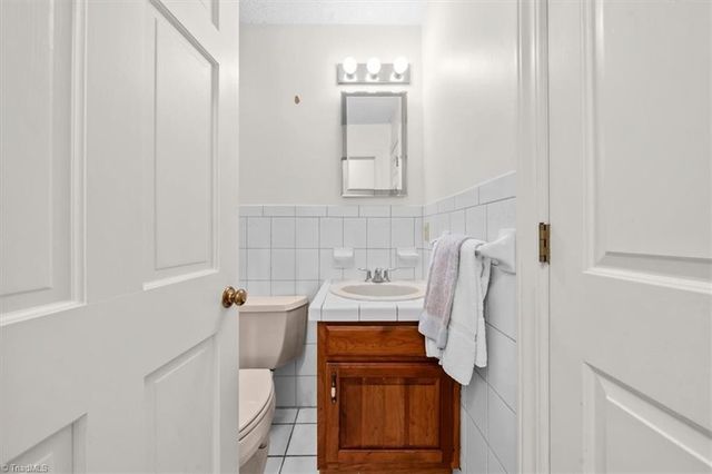 7501 Oak Valley Lane, Browns Summit, NC 27214