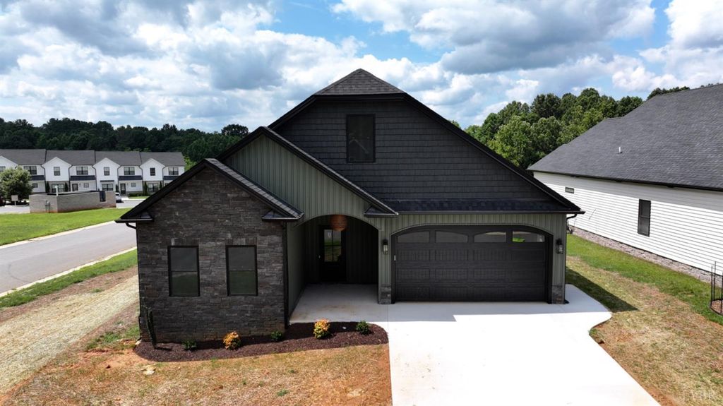 1235 Stoney Ridge Blvd., Forest, VA 24551