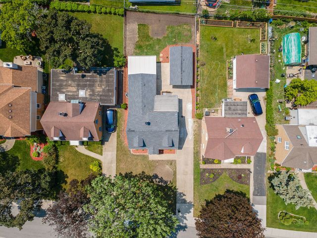 7810 N Neva Avenue, Niles, IL 60714