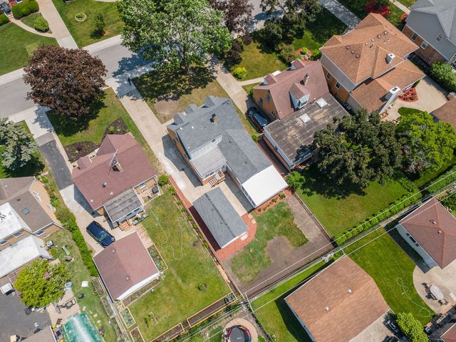 7810 N Neva Avenue, Niles, IL 60714