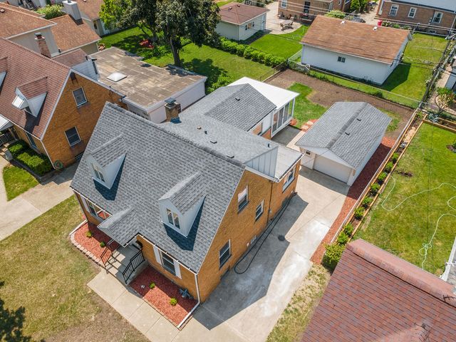 7810 N Neva Avenue, Niles, IL 60714