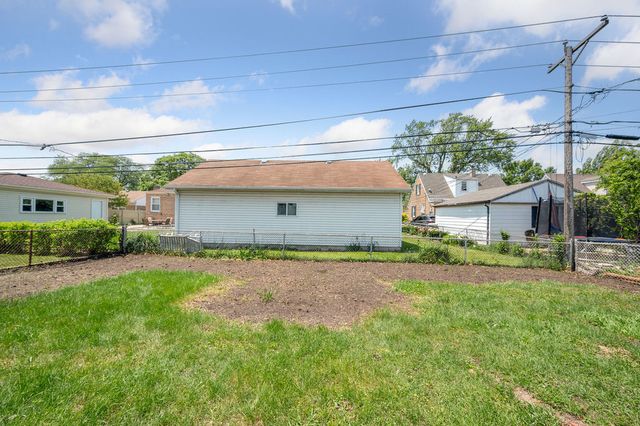 7810 N Neva Avenue, Niles, IL 60714