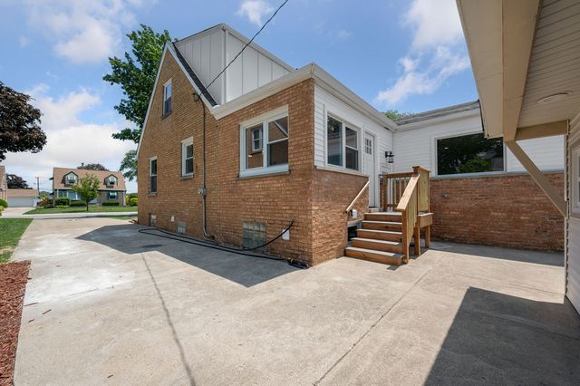 7810 N Neva Avenue, Niles, IL 60714