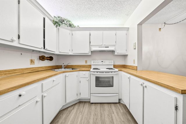 325 Knotty Pine Circle C-1, Greenacres, FL 33463