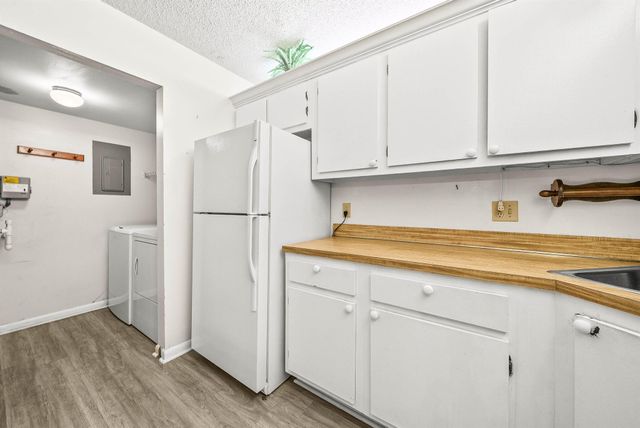 325 Knotty Pine Circle C-1, Greenacres, FL 33463