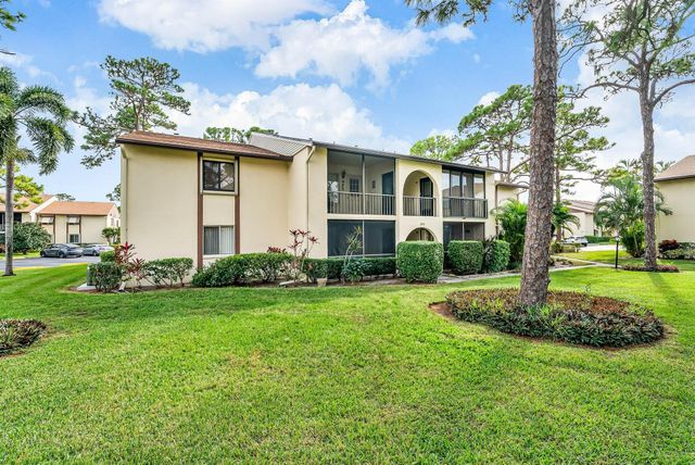 325 Knotty Pine Circle C-1, Greenacres, FL 33463