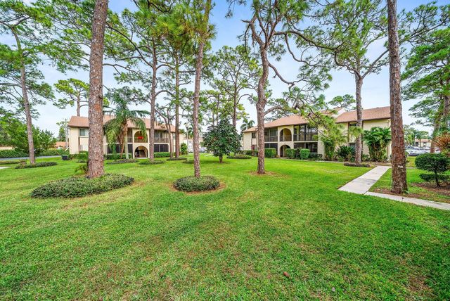 325 Knotty Pine Circle C-1, Greenacres, FL 33463