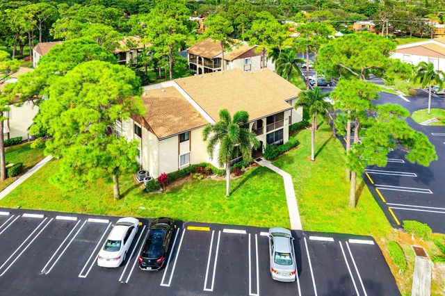 325 Knotty Pine Circle C-1, Greenacres, FL 33463