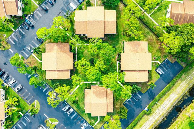 325 Knotty Pine Circle C-1, Greenacres, FL 33463