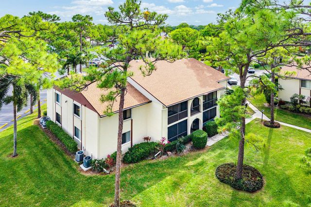 325 Knotty Pine Circle C-1, Greenacres, FL 33463