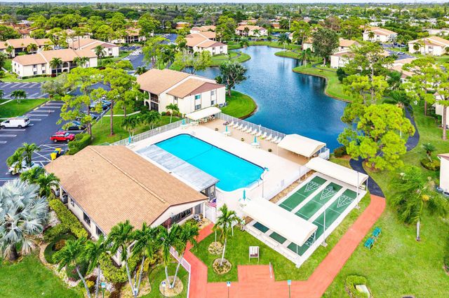 325 Knotty Pine Circle C-1, Greenacres, FL 33463