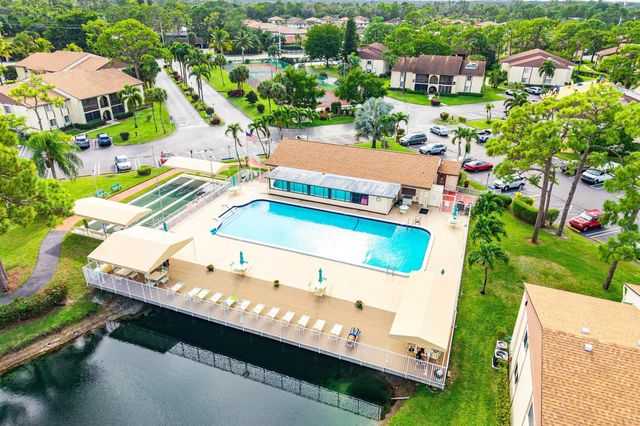 325 Knotty Pine Circle C-1, Greenacres, FL 33463