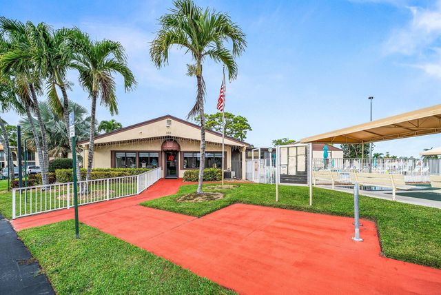 325 Knotty Pine Circle C-1, Greenacres, FL 33463