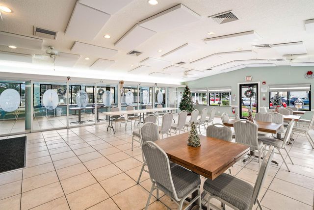 325 Knotty Pine Circle C-1, Greenacres, FL 33463