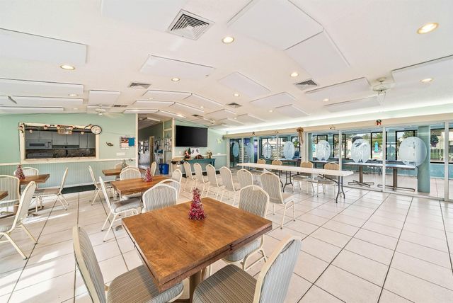 325 Knotty Pine Circle C-1, Greenacres, FL 33463