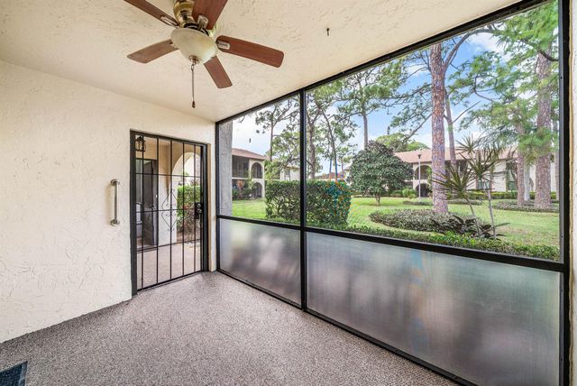 325 Knotty Pine Circle C-1, Greenacres, FL 33463