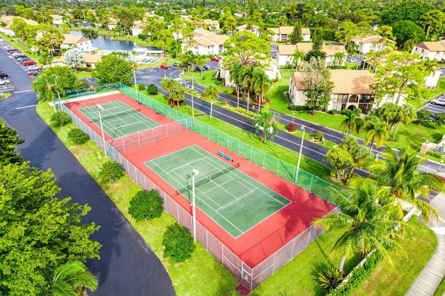 325 Knotty Pine Circle C-1, Greenacres, FL 33463