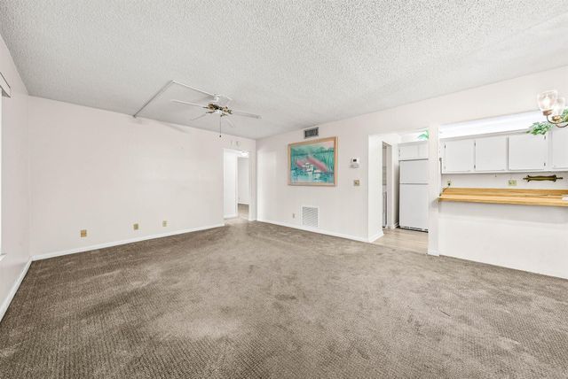 325 Knotty Pine Circle C-1, Greenacres, FL 33463