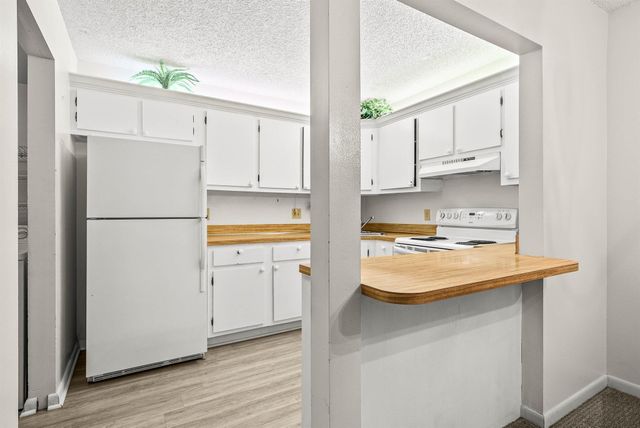 325 Knotty Pine Circle C-1, Greenacres, FL 33463