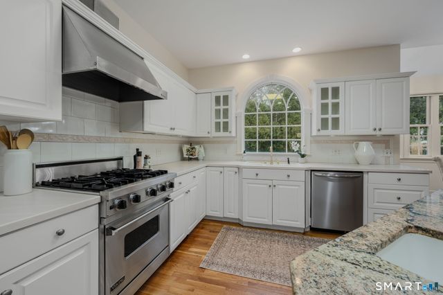 14 Riverside Drive, Waterford, CT 06385