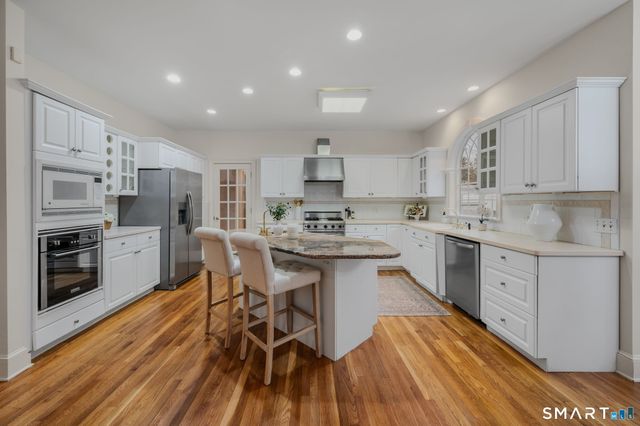 14 Riverside Drive, Waterford, CT 06385