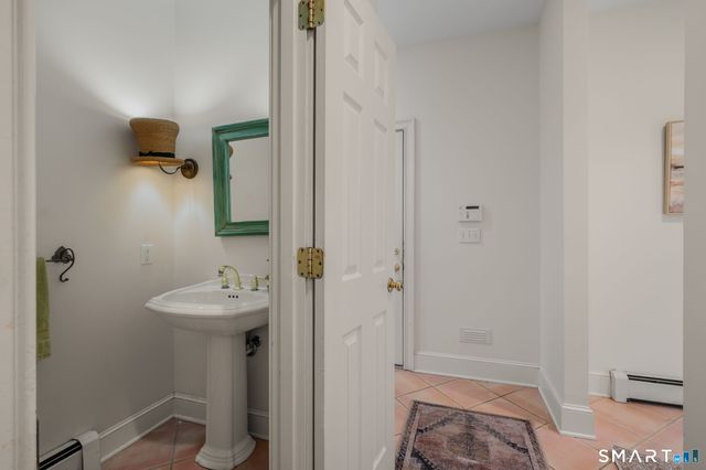 14 Riverside Drive, Waterford, CT 06385