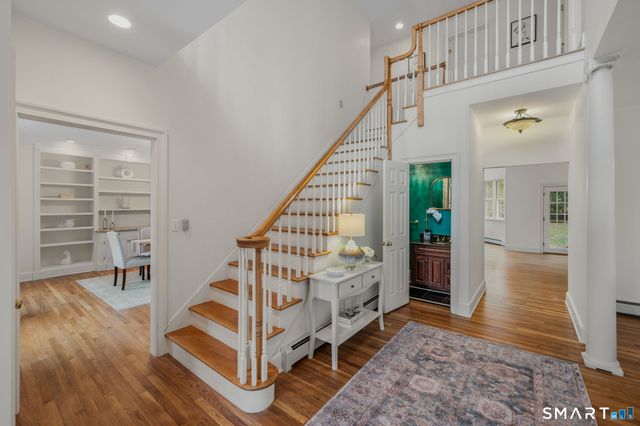 14 Riverside Drive, Waterford, CT 06385